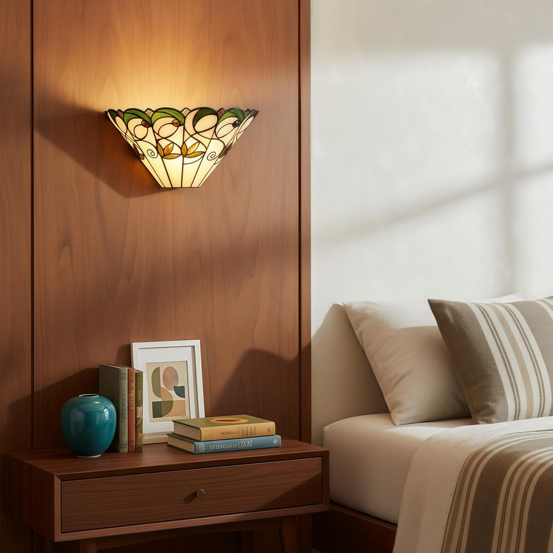 TF Jamelia Art Nouveau Wandleuchte mit abgeschrägtem Glasschirm – Metall-Glas-Leuchte für Flur oder Schlafzimmer